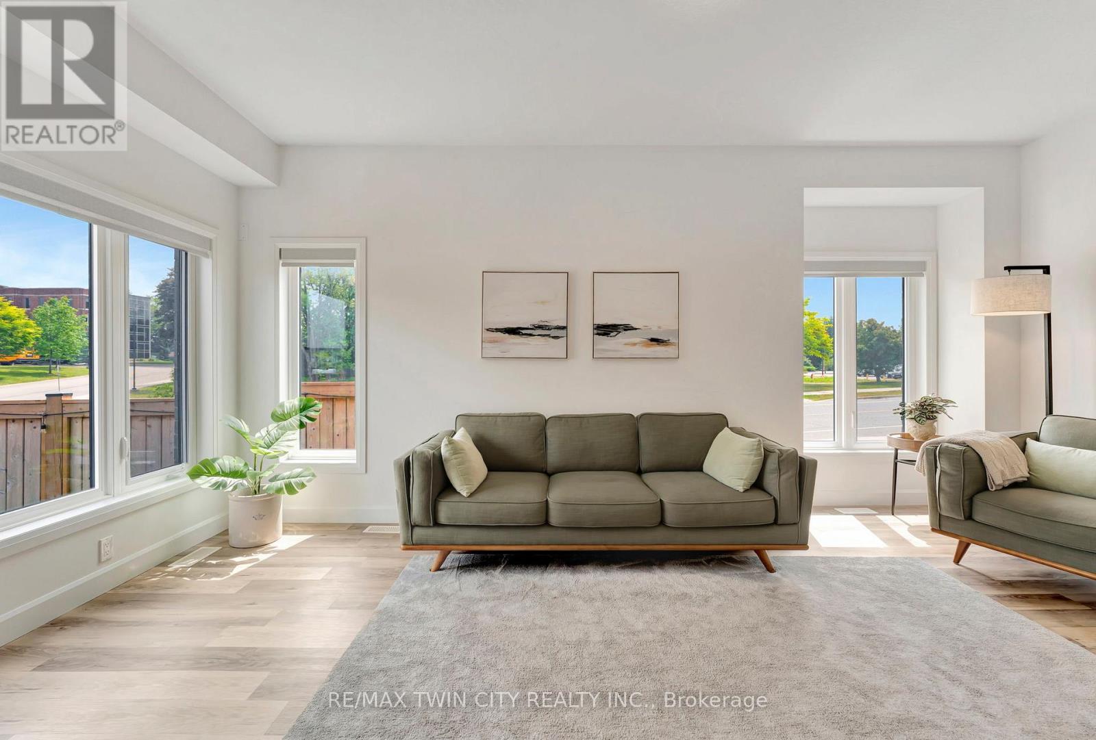 Single Family House for Sale in  SOUTHAM LANE Hamilton (Mountview) 