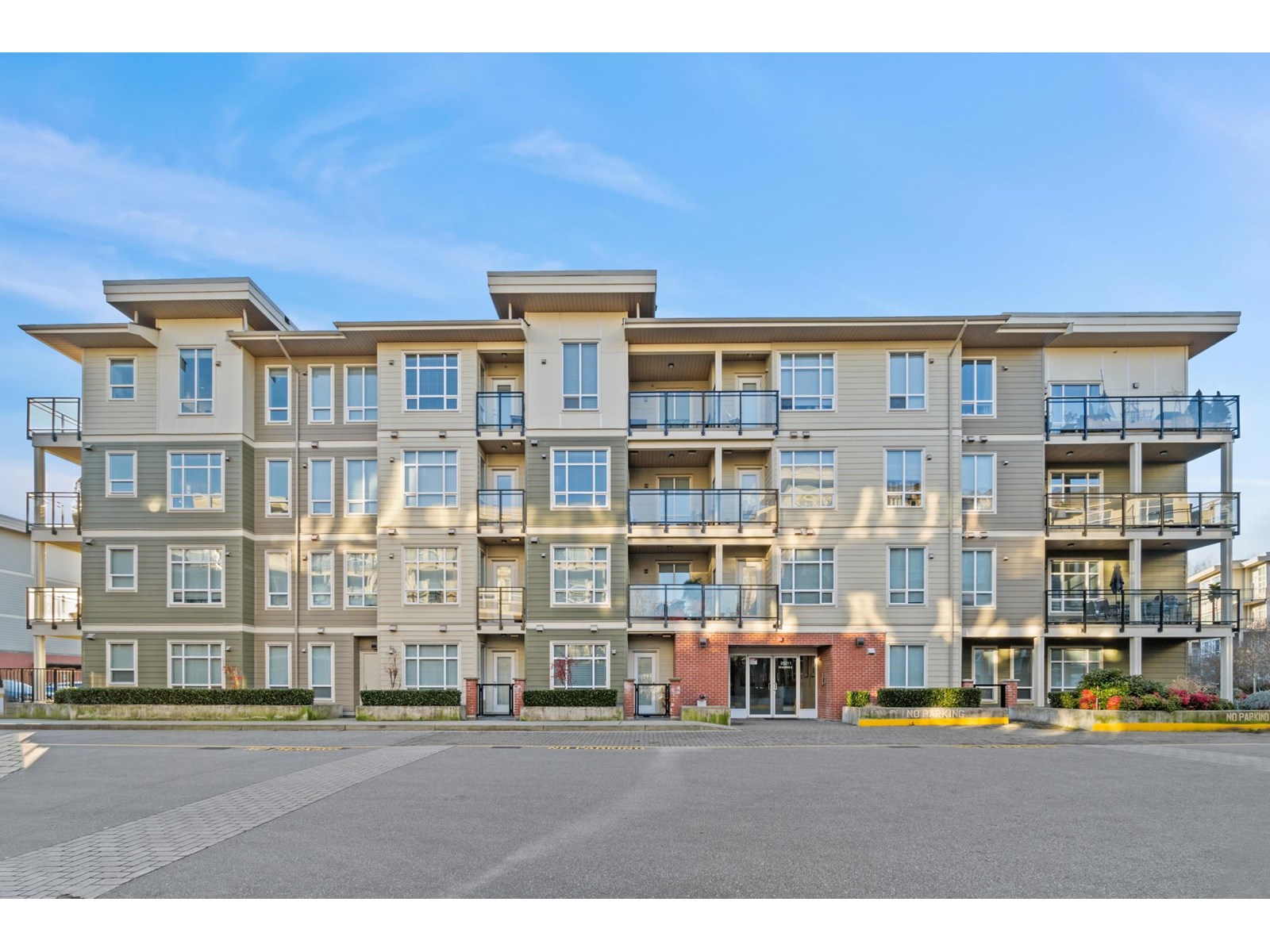 Photo 3 of E 105 20211 66 Avenue, Langley BC