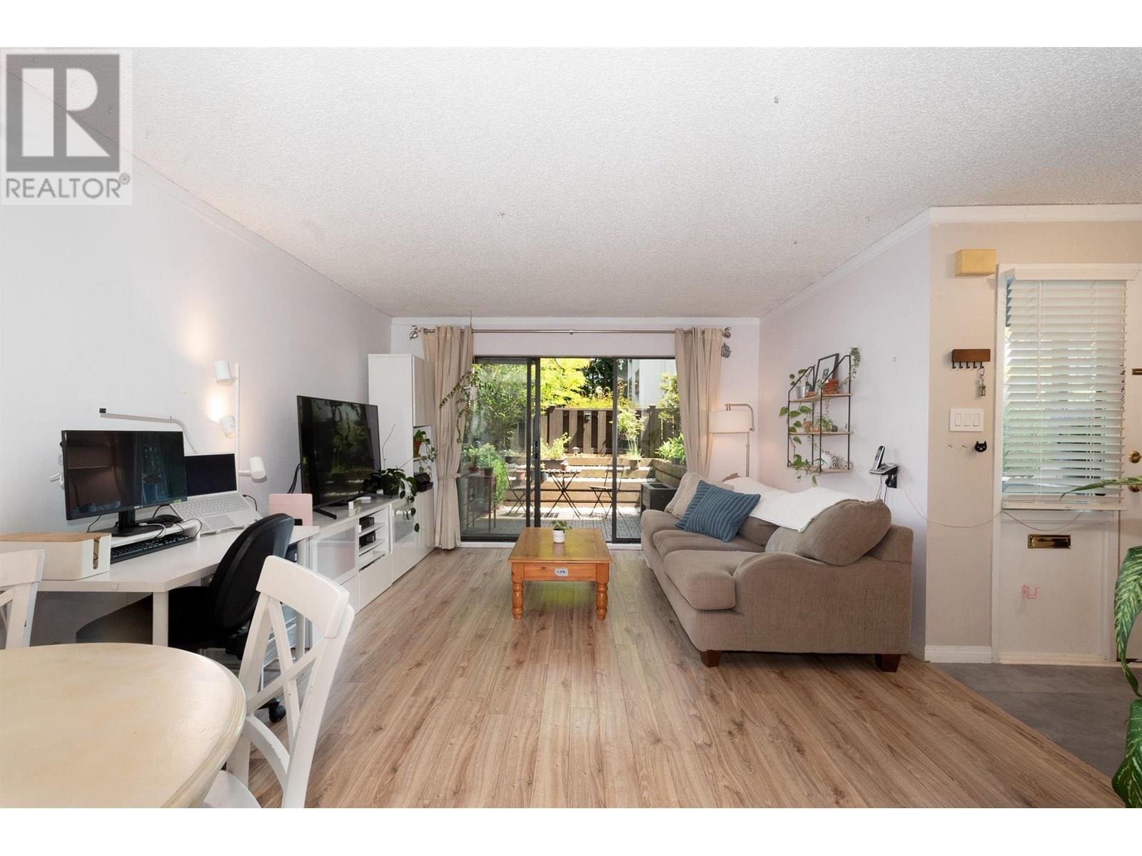 Photo 9 of 8 385 Ginger Drive, New Westminster BC