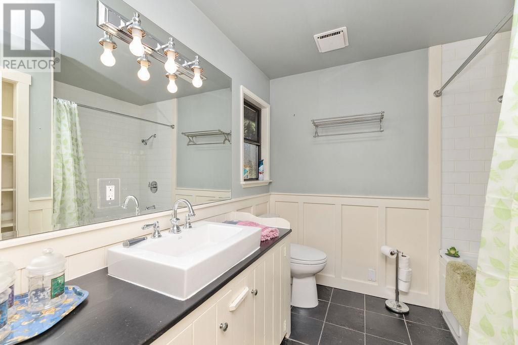 1064 ROSAMUND ROAD, Gibsons
