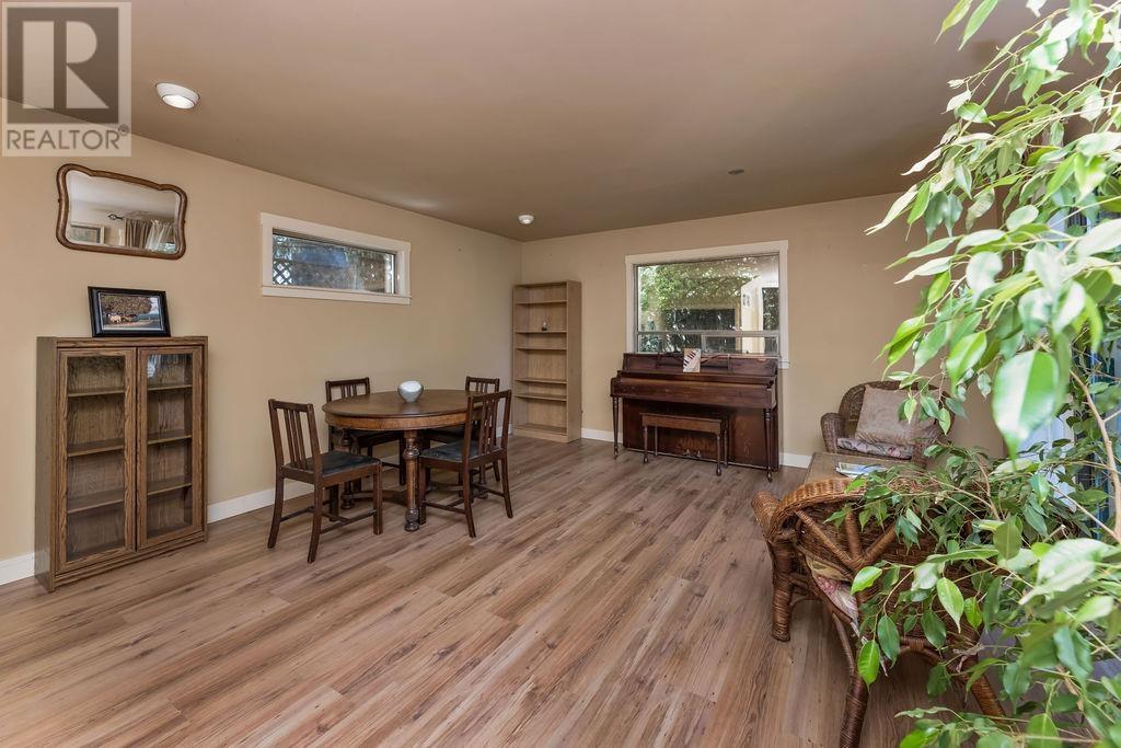 1064 ROSAMUND ROAD, Gibsons