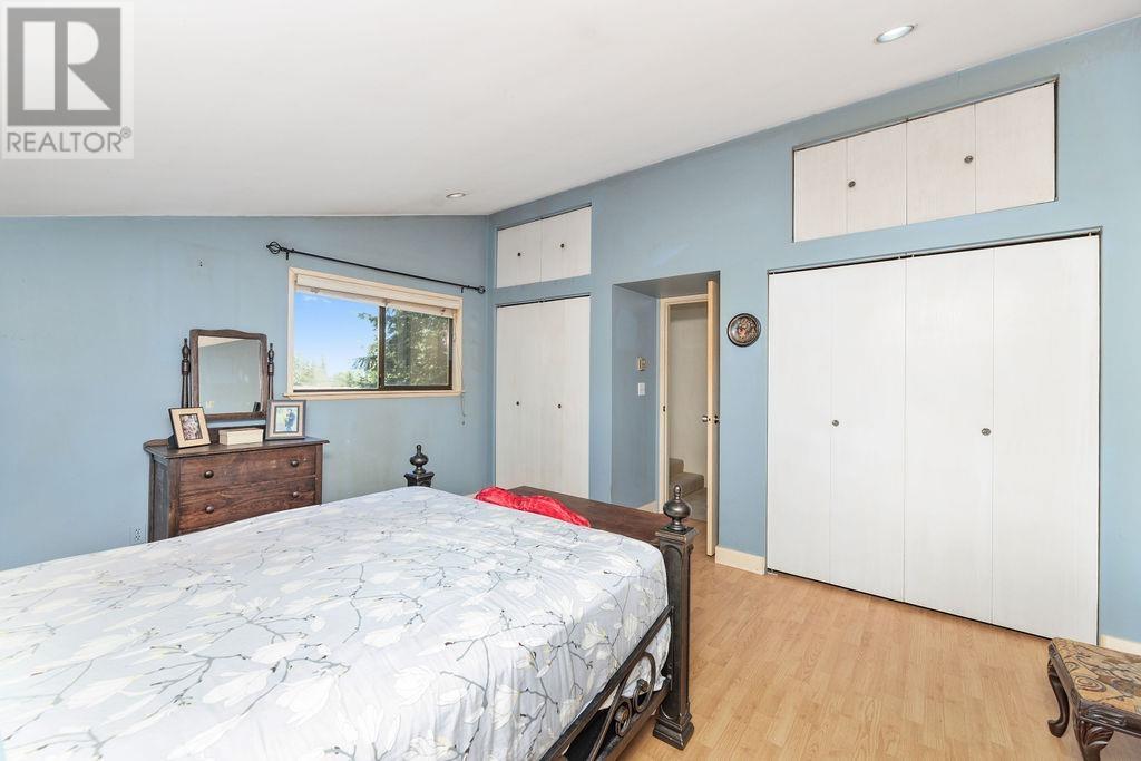 1064 ROSAMUND ROAD, Gibsons