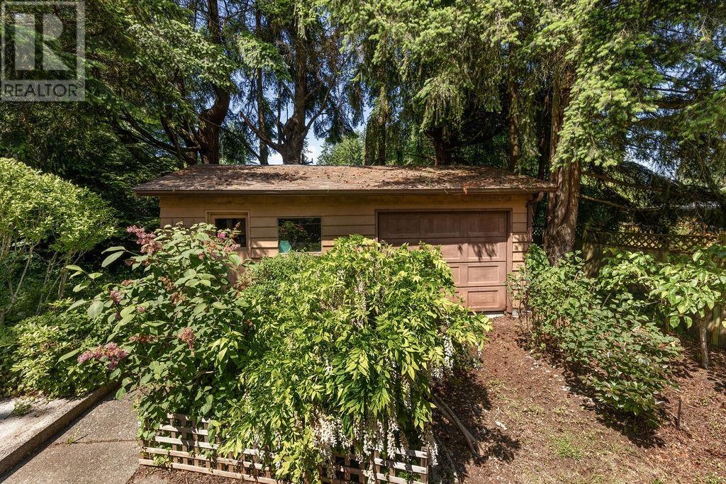 1064 ROSAMUND ROAD, Gibsons
