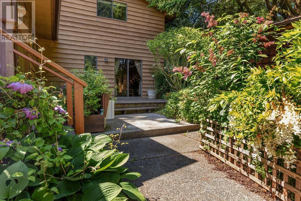 1064 ROSAMUND ROAD, Gibsons
