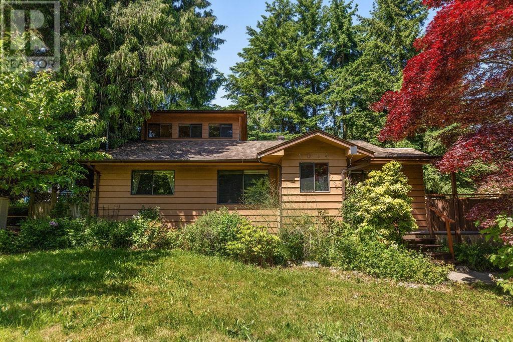 1064 ROSAMUND ROAD, Gibsons