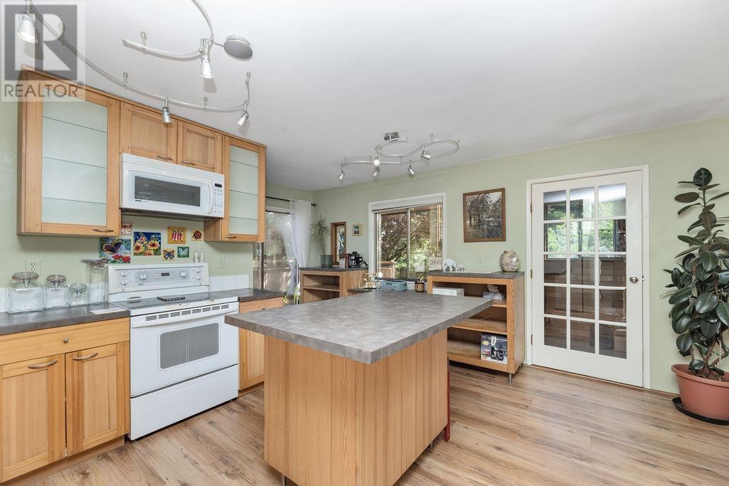 1064 ROSAMUND ROAD, Gibsons