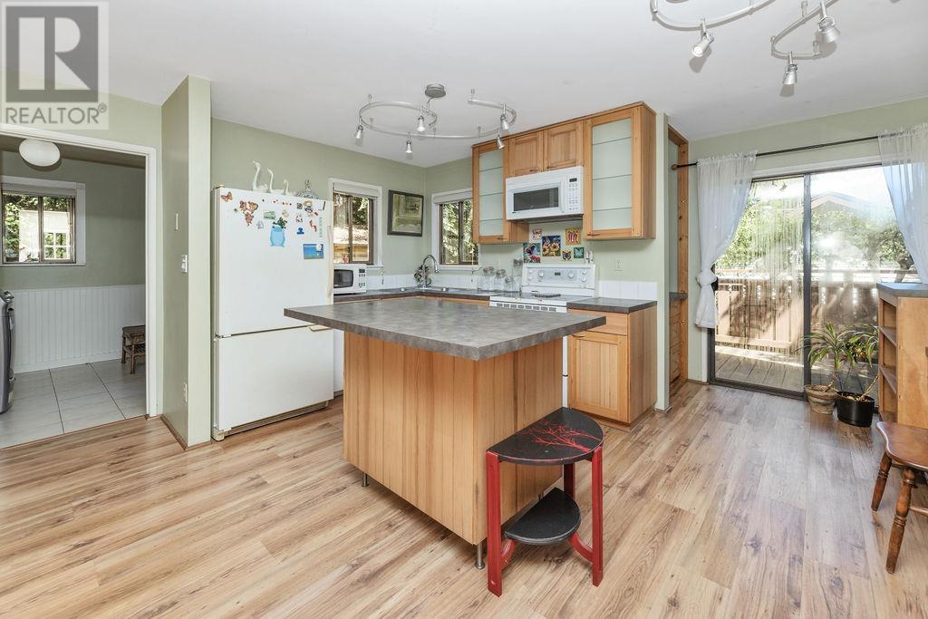 1064 ROSAMUND ROAD, Gibsons