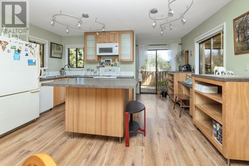 1064 ROSAMUND ROAD, Gibsons