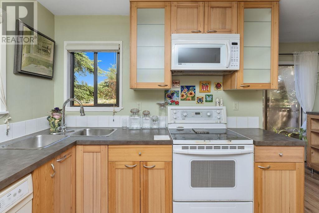 1064 ROSAMUND ROAD, Gibsons