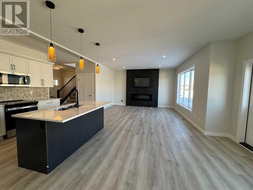 Single Family House for Sale in  Emmett Crescent Evergreen Red Deer 