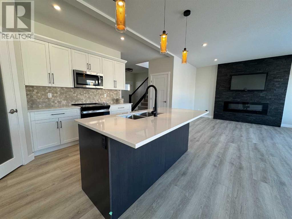 Single Family House for Sale in  Emmett Crescent Evergreen Red Deer 
