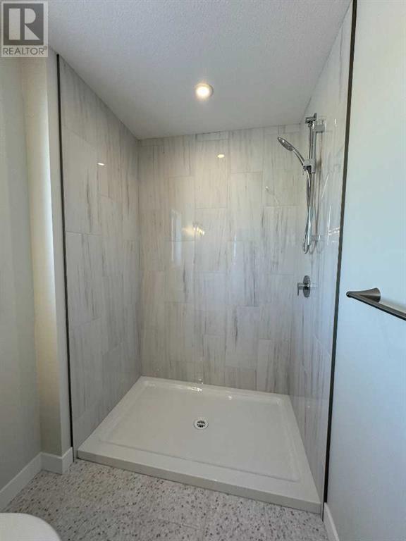 Single Family House for Sale in  Emmett Crescent Evergreen Red Deer 