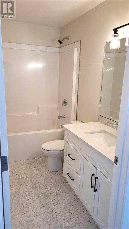 Single Family House for Sale in  Emmett Crescent Evergreen Red Deer 
