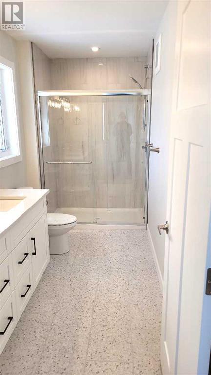 Single Family House for Sale in  Emmett Crescent Evergreen Red Deer 