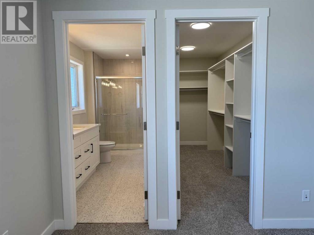 Single Family House for Sale in  Emmett Crescent Evergreen Red Deer 
