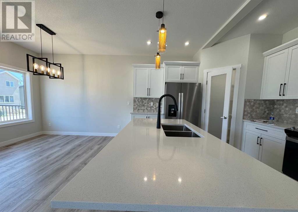 Single Family House for Sale in  Emmett Crescent Evergreen Red Deer 