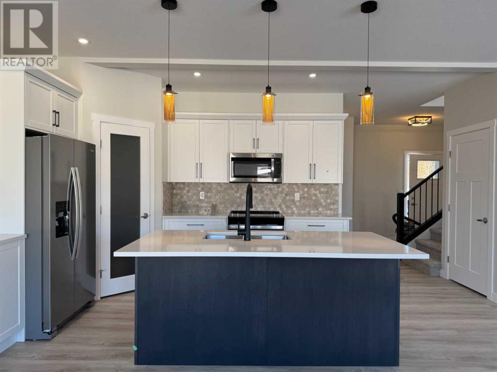 Single Family House for Sale in  Emmett Crescent Evergreen Red Deer 