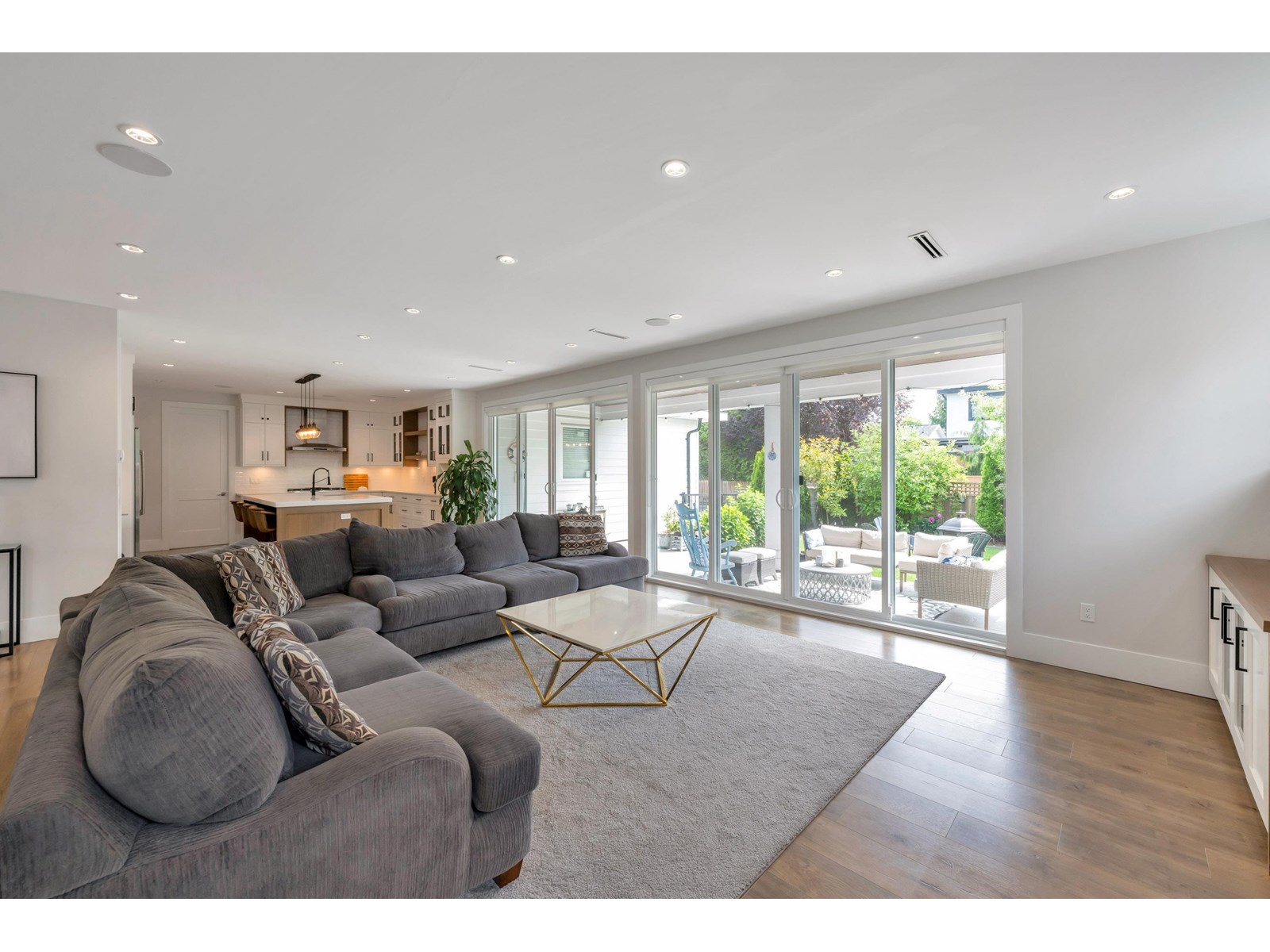 Photo 5 of 1938 140 Street, Surrey BC