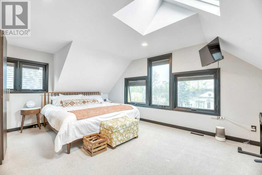 Single Family House for Sale in  Broadview Road NW West Hillhurst Calgary 