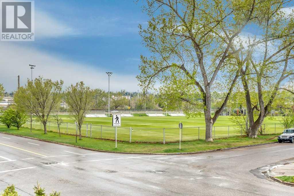 Single Family House for Sale in  Broadview Road NW West Hillhurst Calgary 