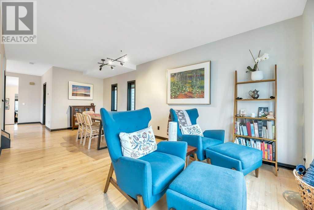 Single Family House for Sale in  Broadview Road NW West Hillhurst Calgary 