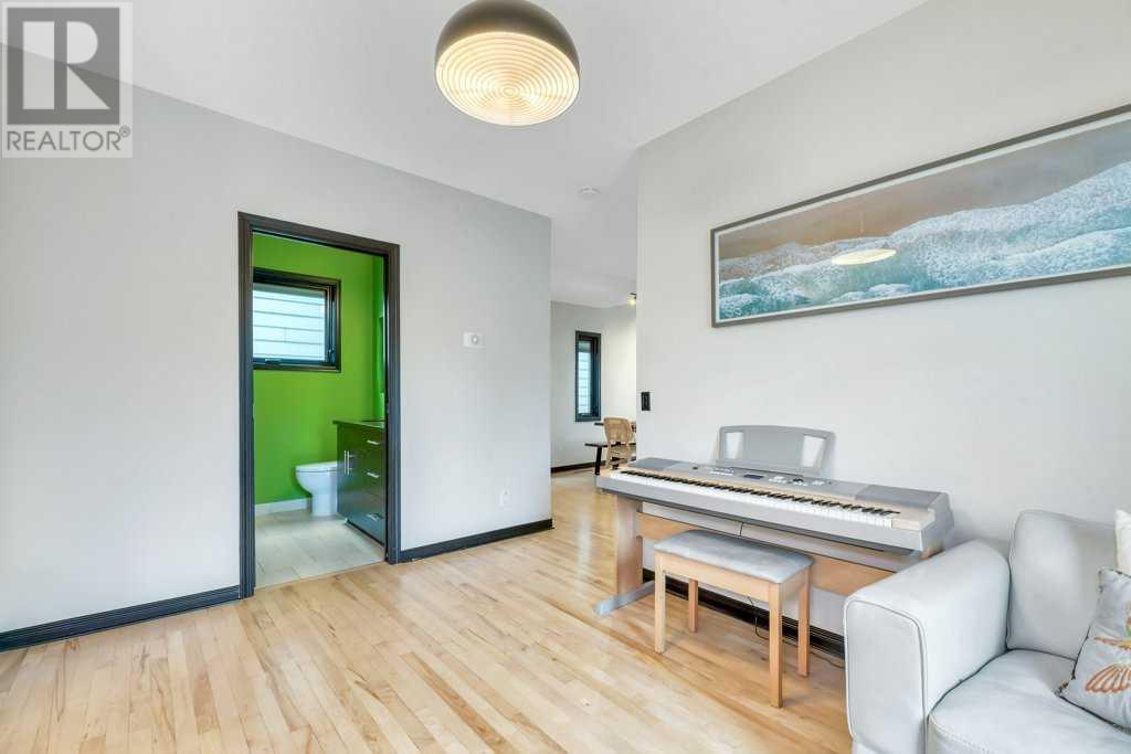 Single Family House for Sale in  Broadview Road NW West Hillhurst Calgary 