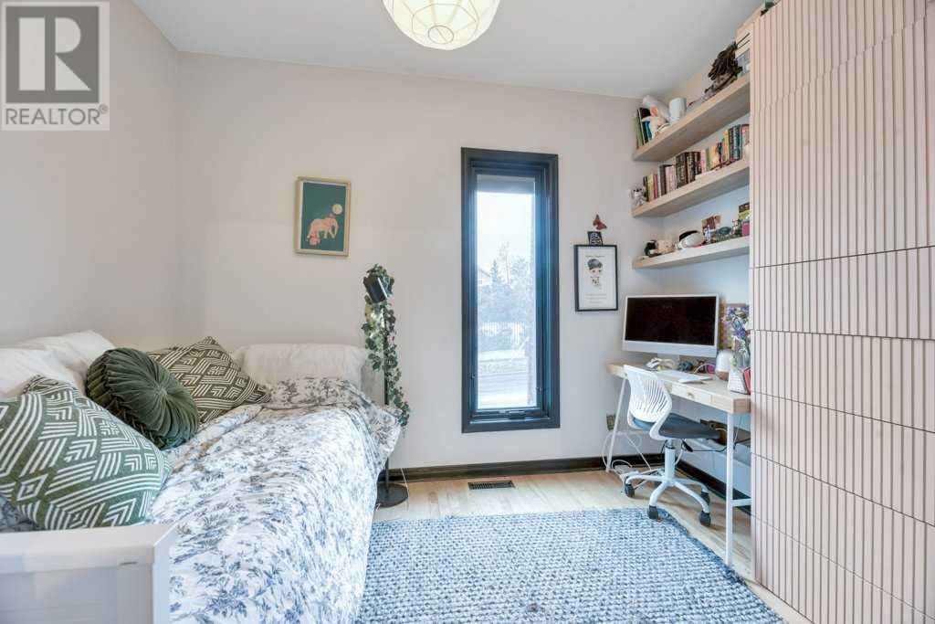 Single Family House for Sale in  Broadview Road NW West Hillhurst Calgary 