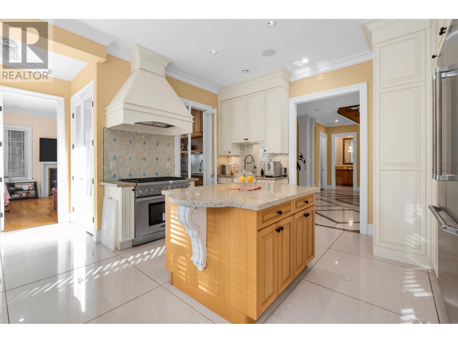 Photo 8 of 8233 Government Road, Burnaby BC