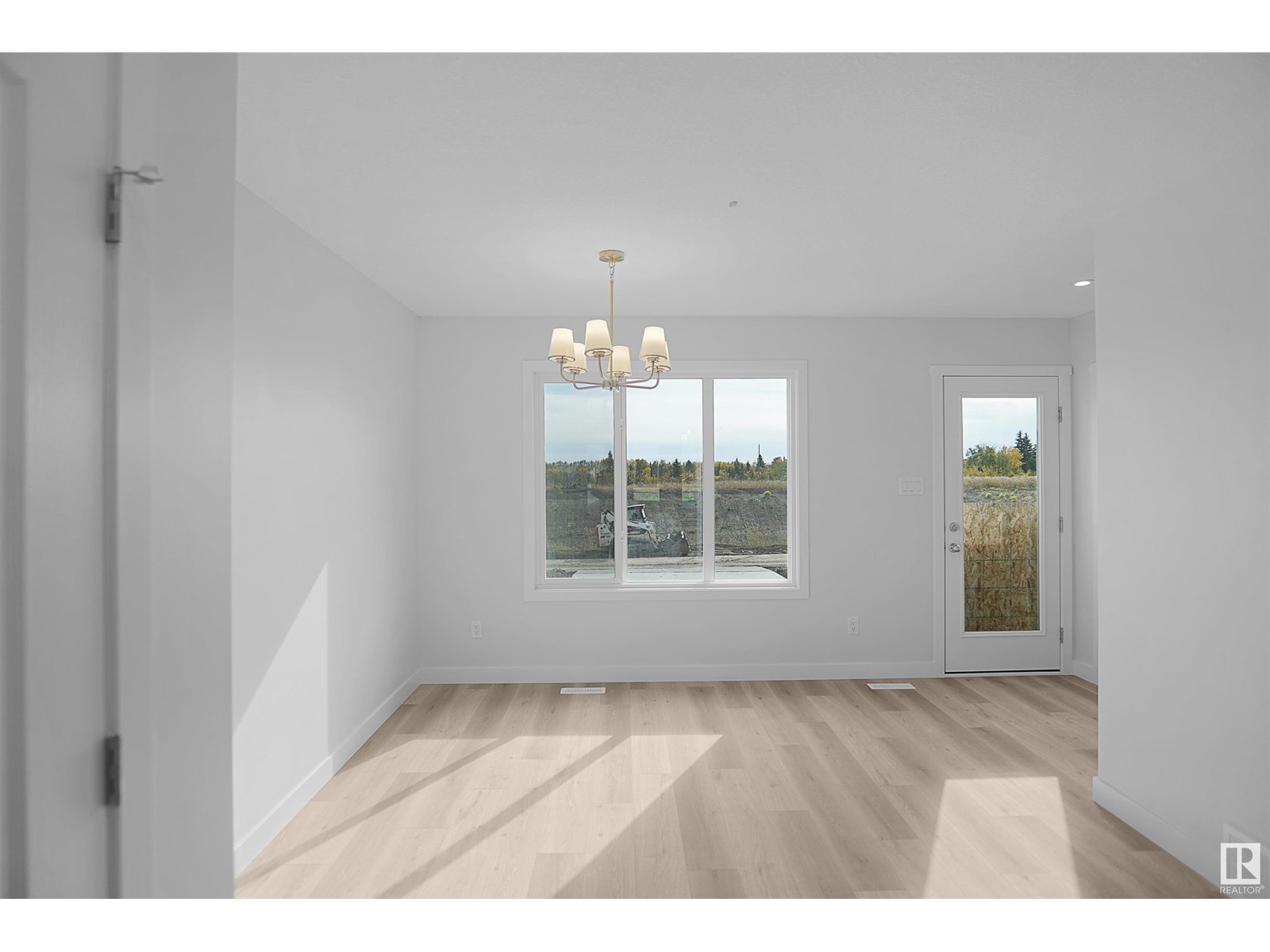 Photo 6 of 18976 28 Av Nw, Edmonton AB