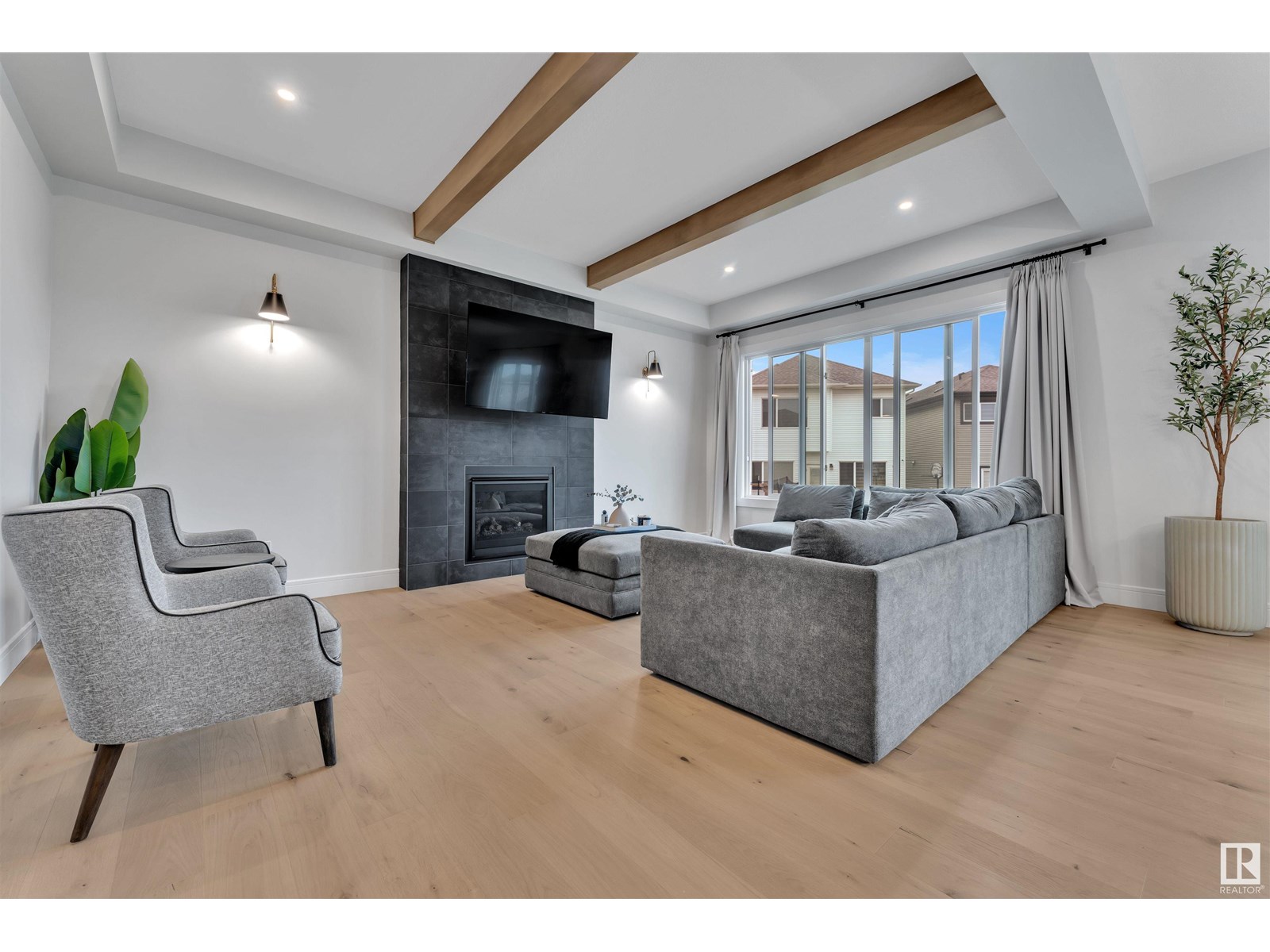 Photo 5 of 2029 13 A Av Nw, Edmonton AB