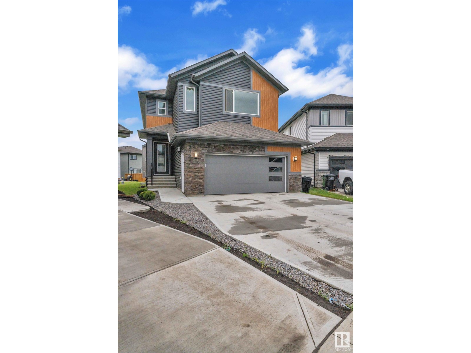 Photo 3 of 2029 13 A Av Nw, Edmonton AB
