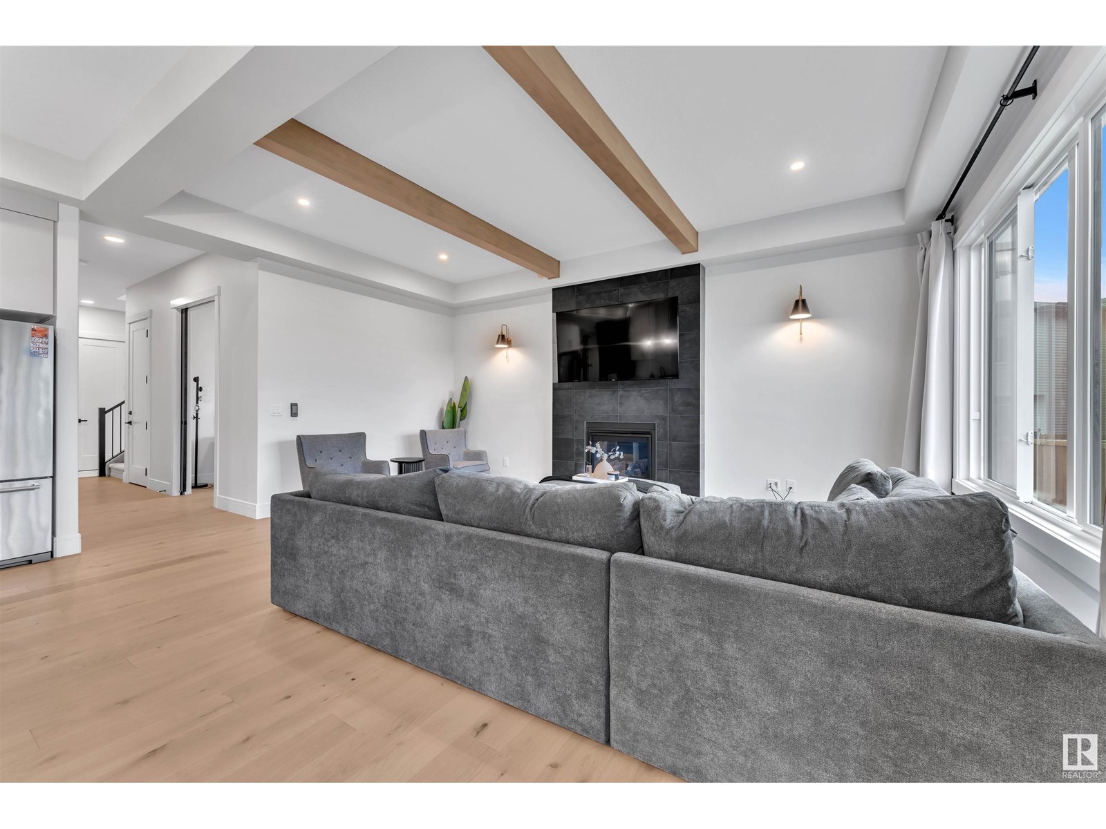 Photo 6 of 2029 13 A Av Nw, Edmonton AB