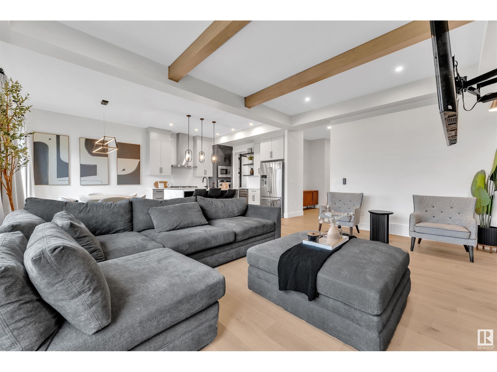 Photo 7 of 2029 13 A Av Nw, Edmonton AB
