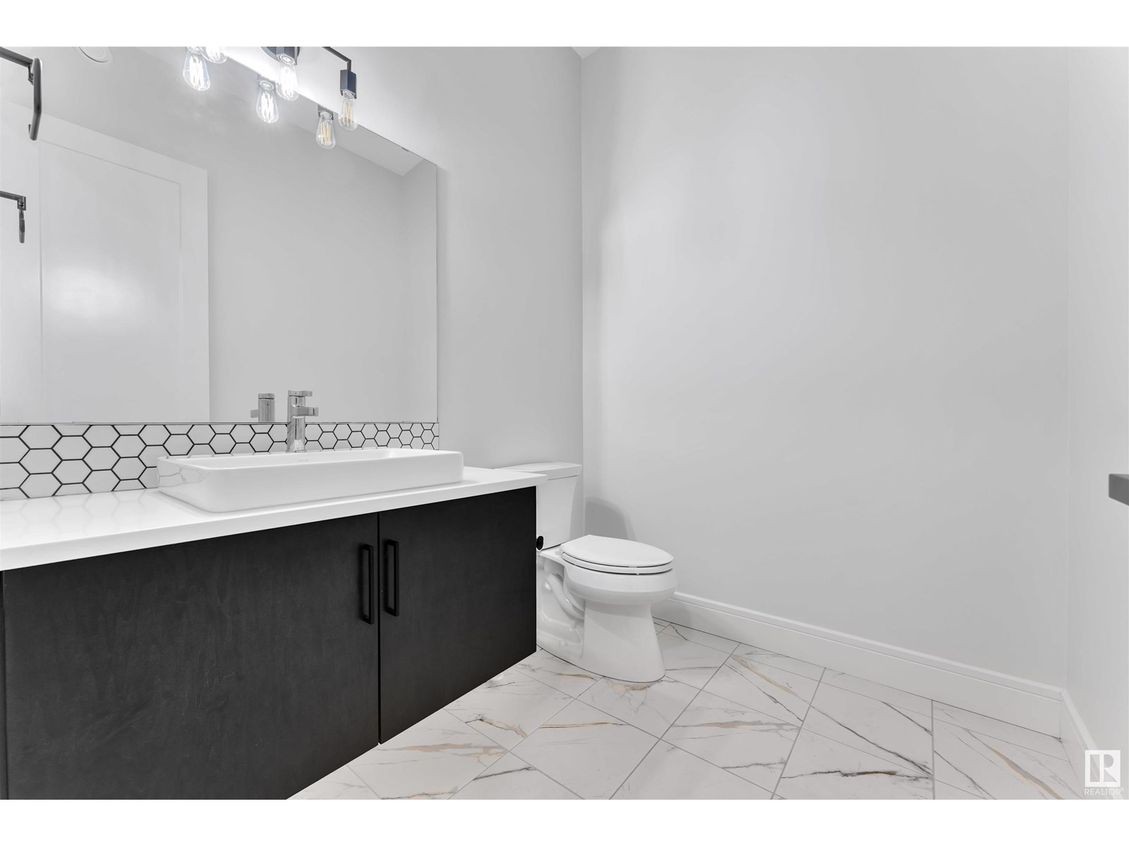 Photo 21 of 2029 13 A Av Nw, Edmonton AB