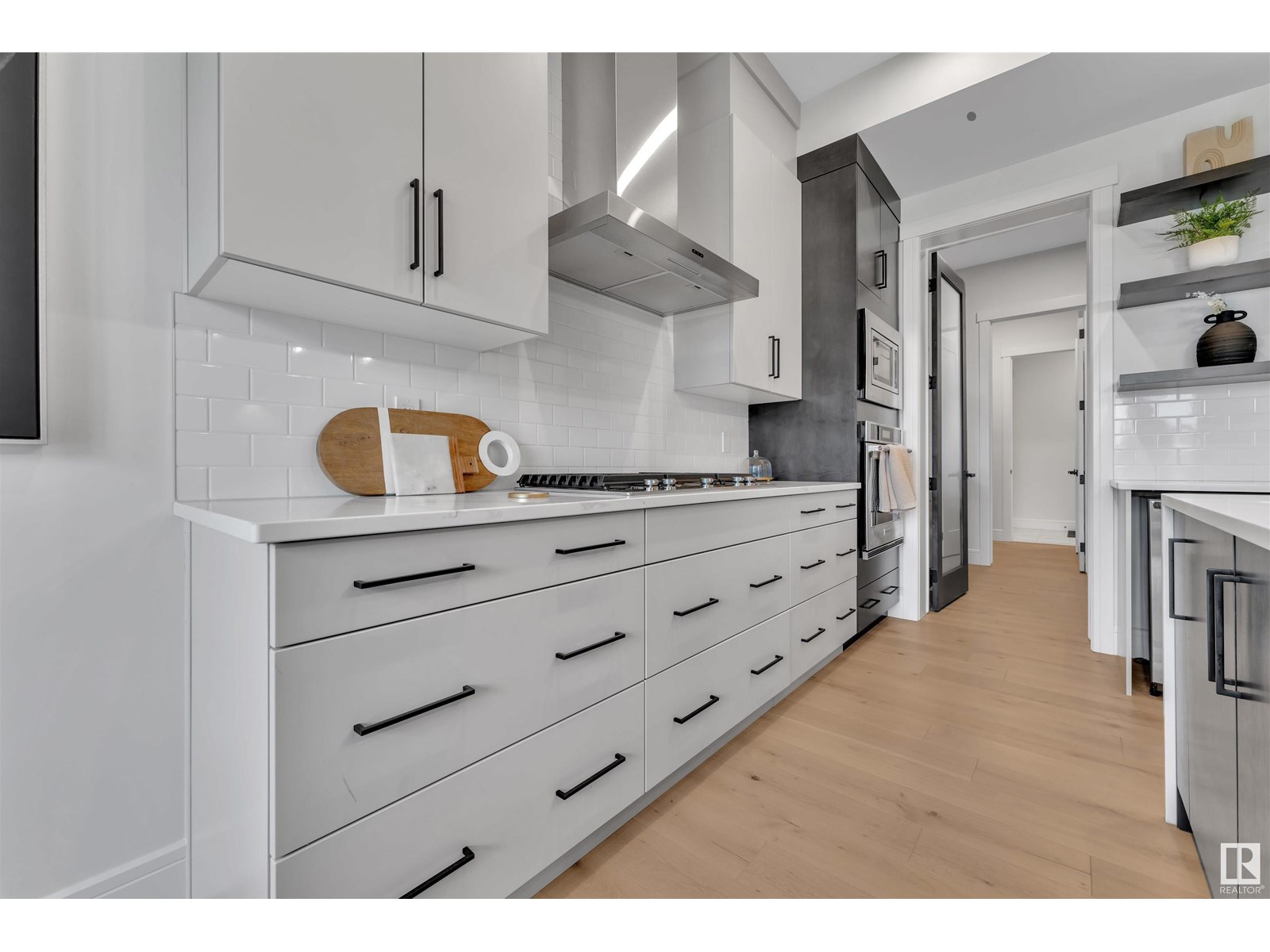 Photo 10 of 2029 13 A Av Nw, Edmonton AB