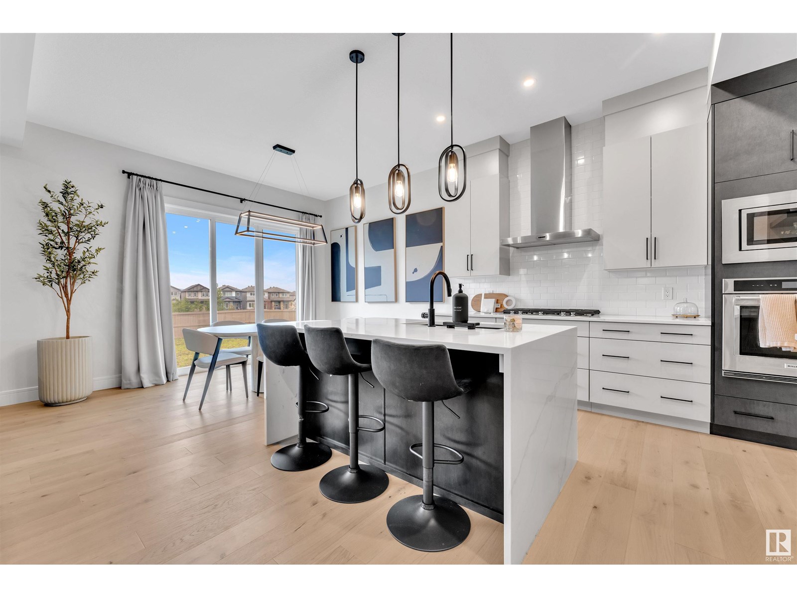Photo 11 of 2029 13 A Av Nw, Edmonton AB