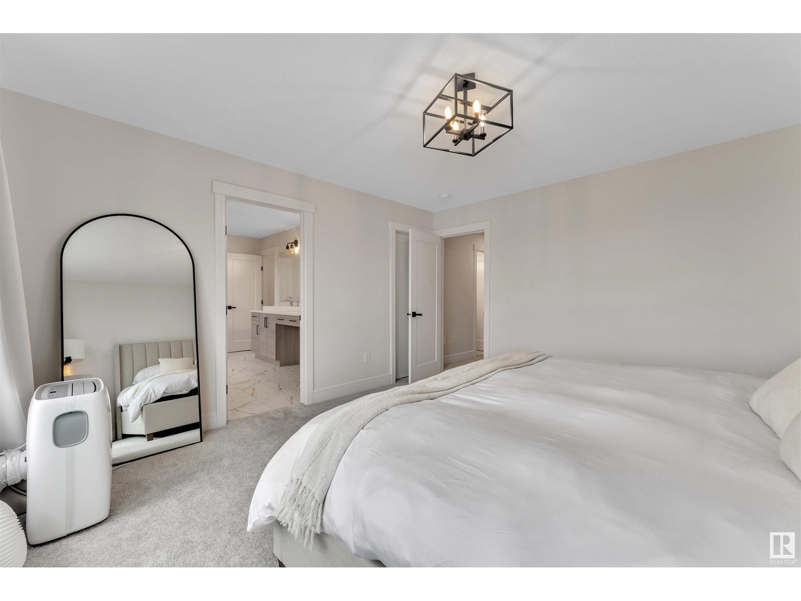 Photo 32 of 2029 13 A Av Nw, Edmonton AB