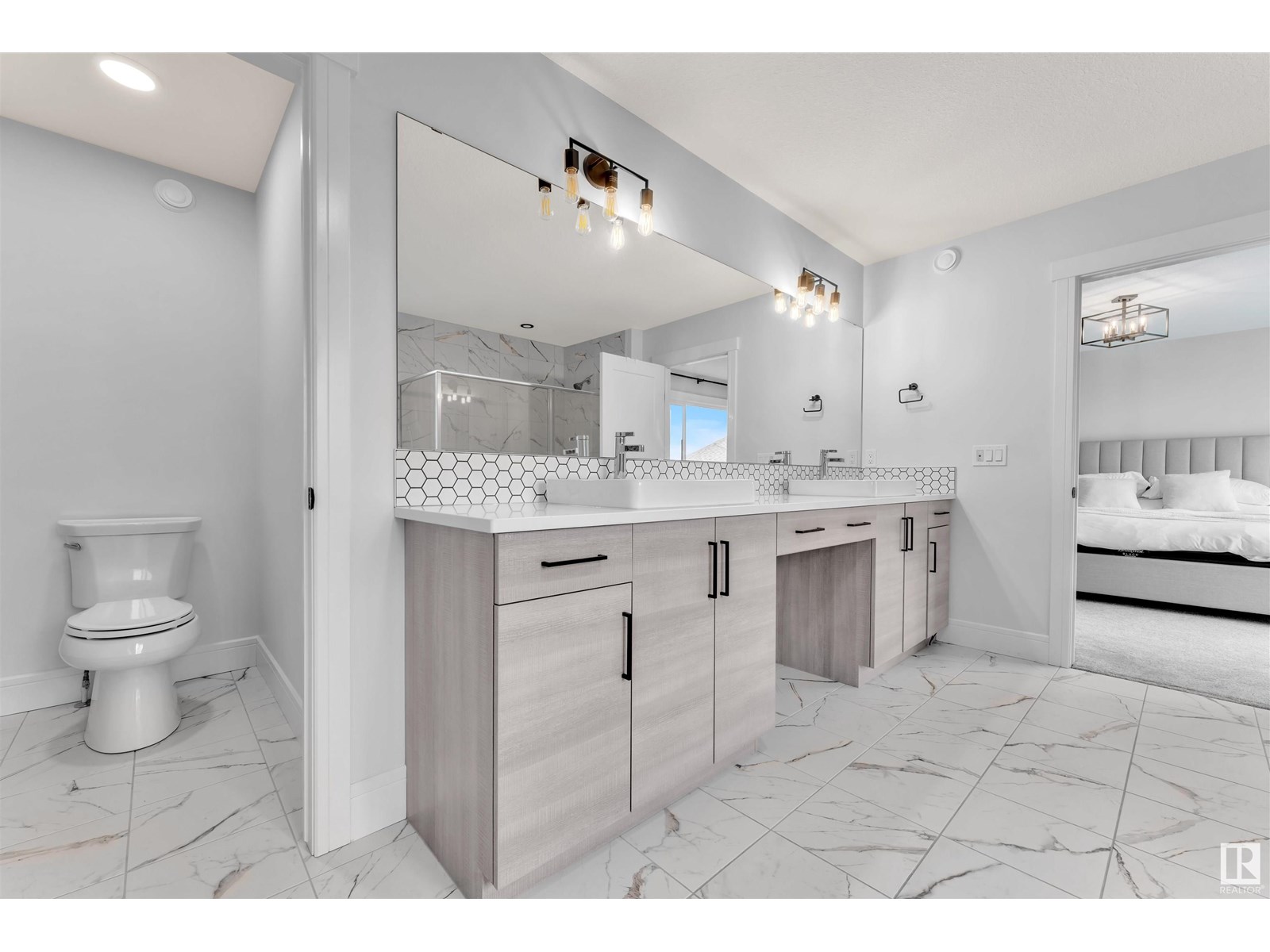 Photo 37 of 2029 13 A Av Nw, Edmonton AB