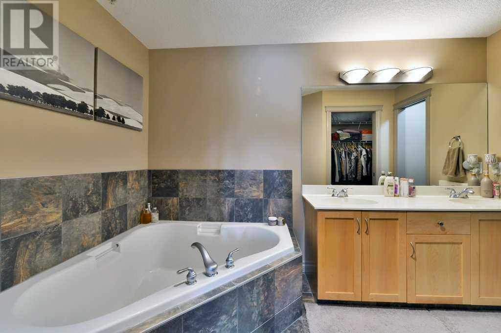 Single Family House for Sale in   Hemlock Crescent SW Spruce Cliff Calgary 