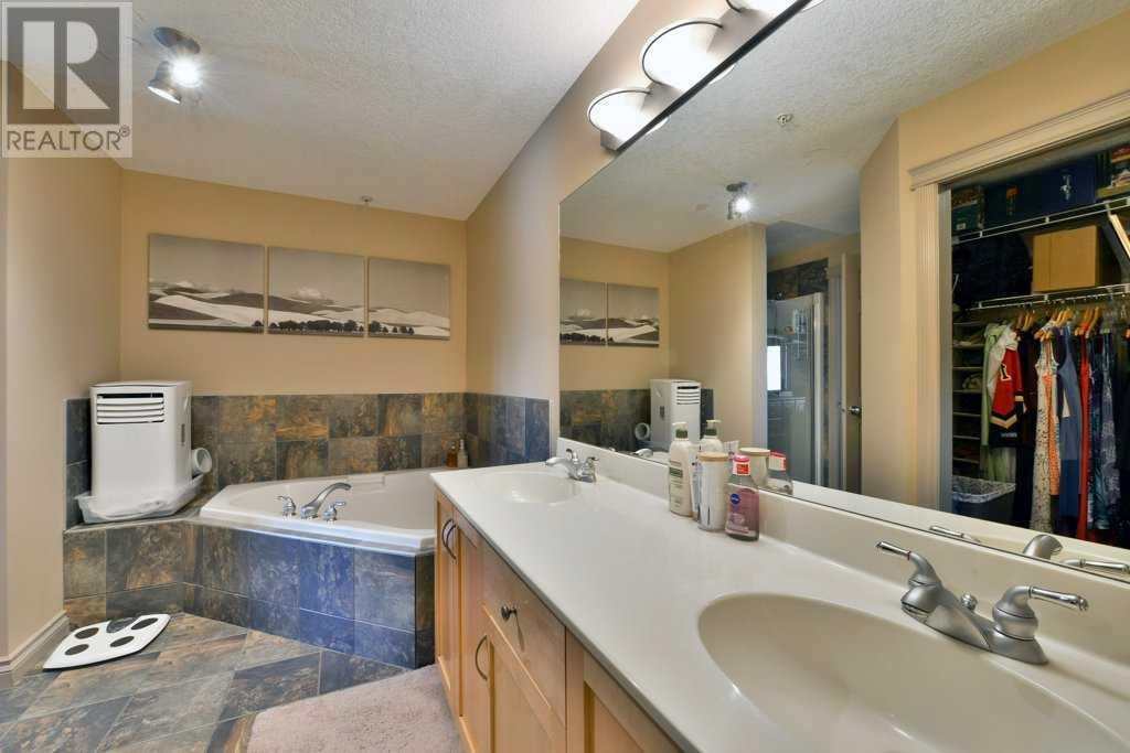 Single Family House for Sale in   Hemlock Crescent SW Spruce Cliff Calgary 