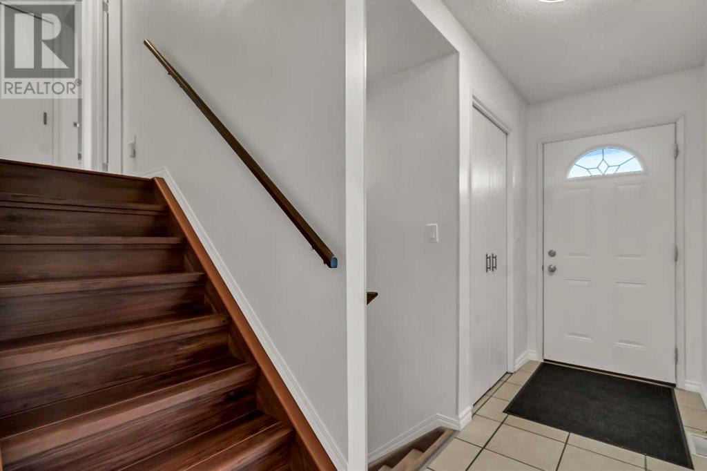 Single Family House 4 Level for Sale in  Temple Drive NE Temple Calgary 