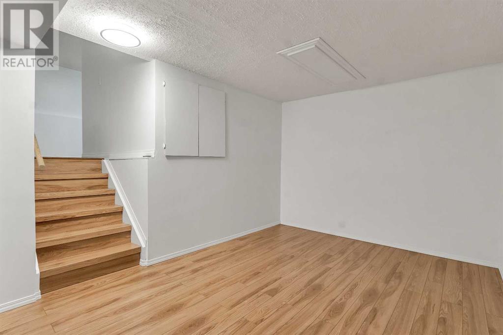 Single Family House 4 Level for Sale in  Temple Drive NE Temple Calgary 