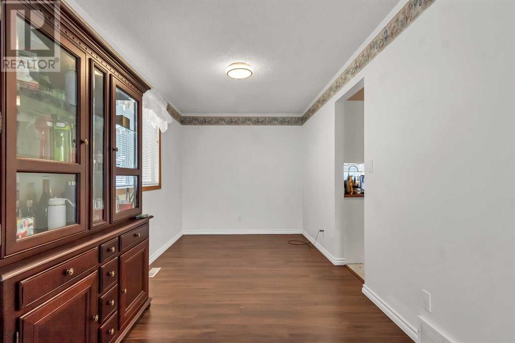 Single Family House 4 Level for Sale in  Temple Drive NE Temple Calgary 