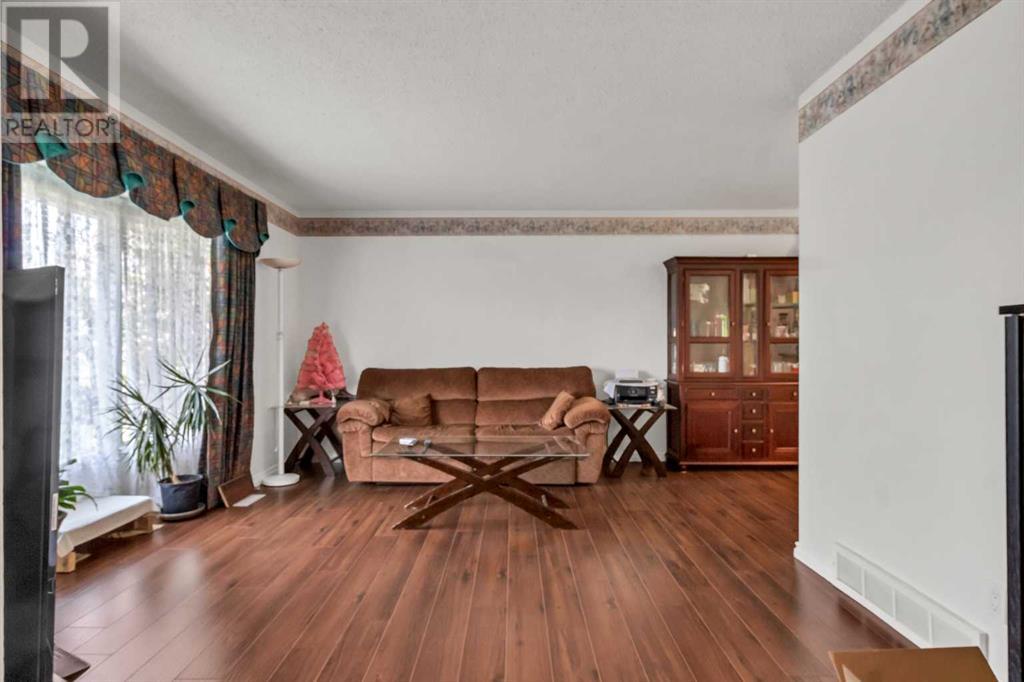 Single Family House 4 Level for Sale in  Temple Drive NE Temple Calgary 
