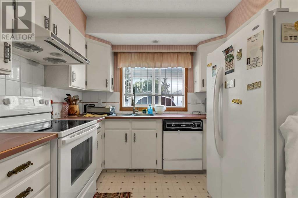 Single Family House 4 Level for Sale in  Temple Drive NE Temple Calgary 