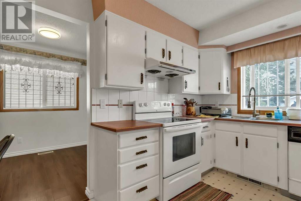 Single Family House 4 Level for Sale in  Temple Drive NE Temple Calgary 