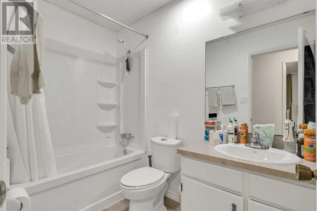 Single Family House 4 Level for Sale in  Temple Drive NE Temple Calgary 