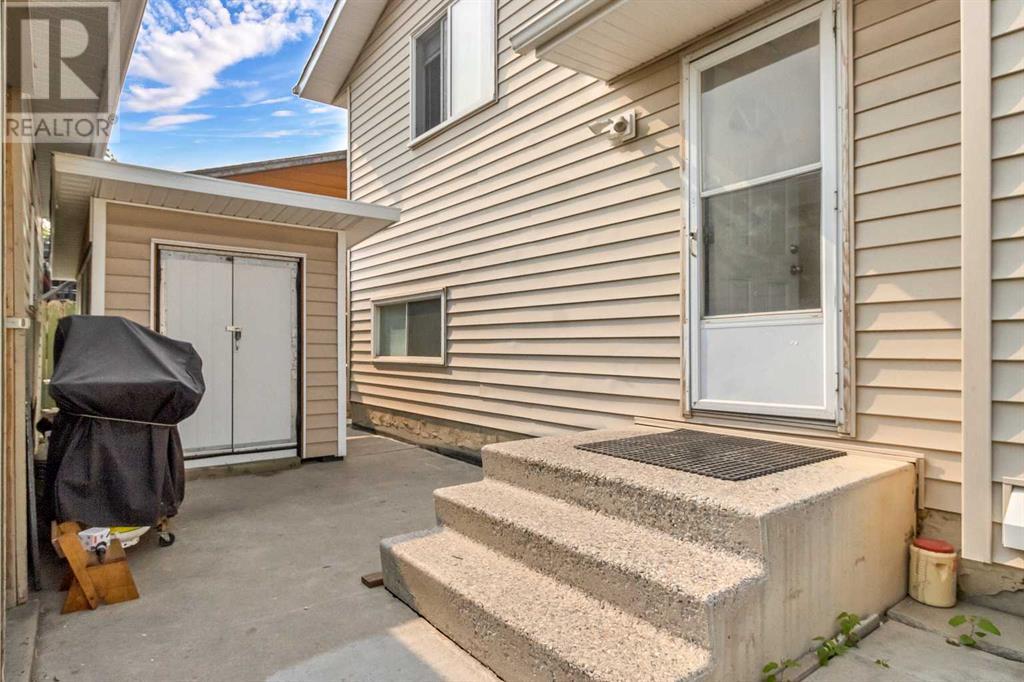 Single Family House 4 Level for Sale in  Temple Drive NE Temple Calgary 