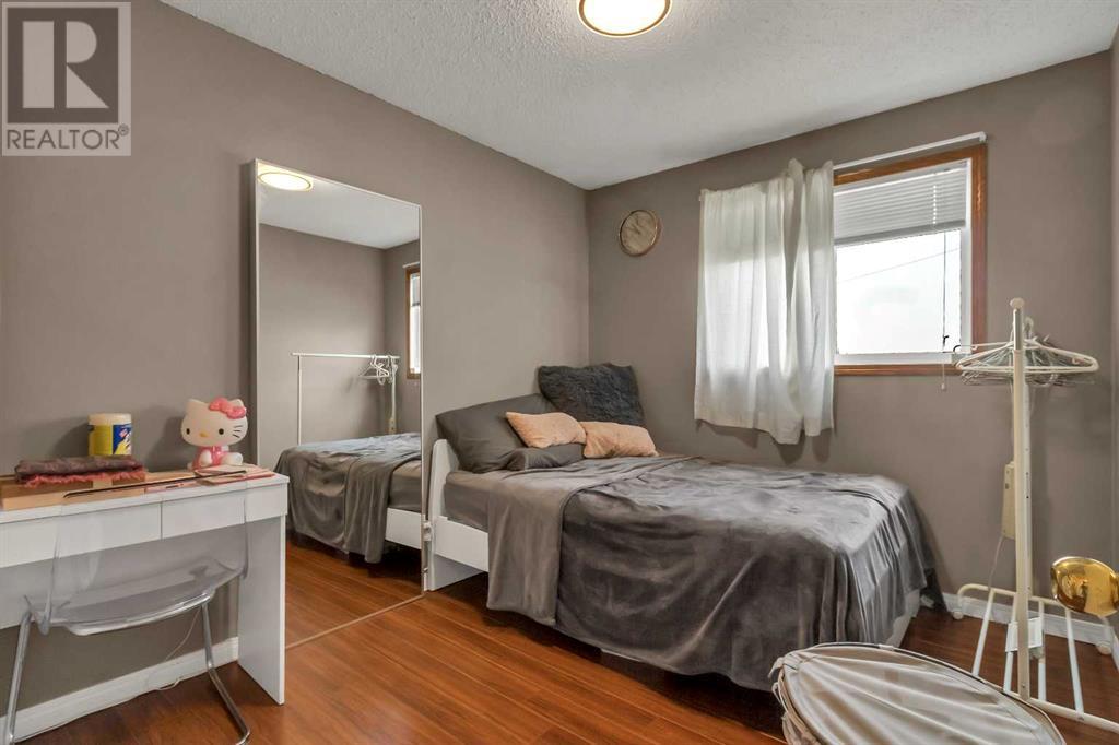 Single Family House 4 Level for Sale in  Temple Drive NE Temple Calgary 