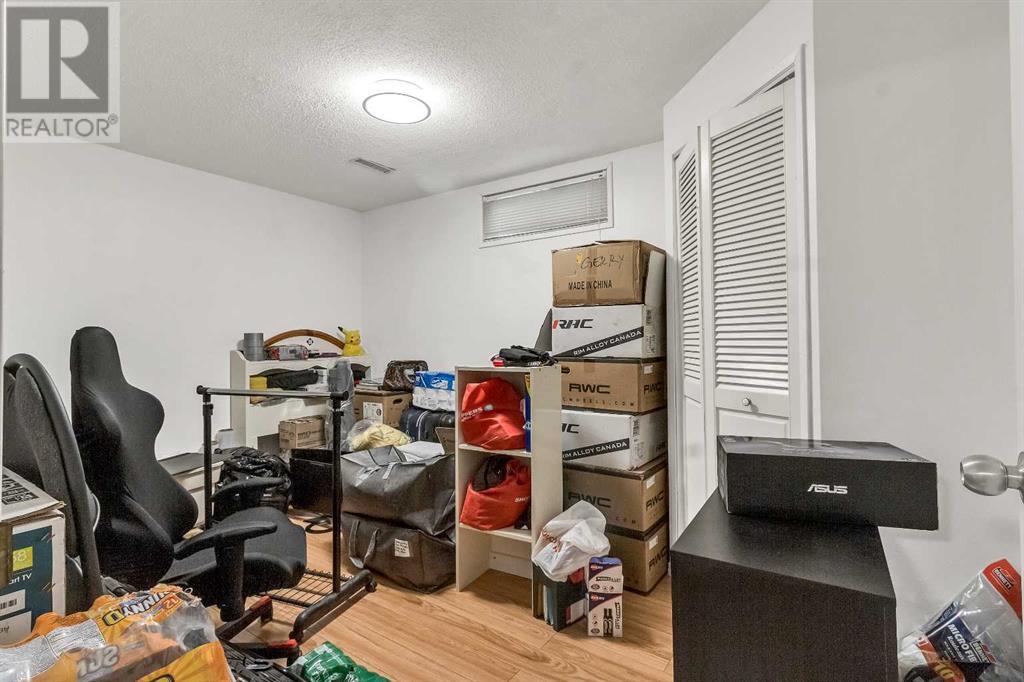 Single Family House 4 Level for Sale in  Temple Drive NE Temple Calgary 